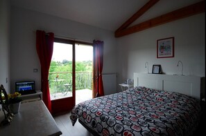 Blackout drapes, iron/ironing board, free cribs/infant beds, free WiFi - Chambre d'Hotes des 2 chênes (Bessenay)