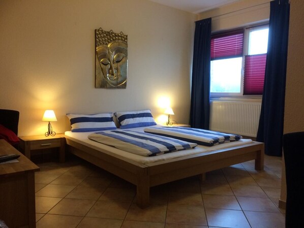 Free WiFi, bed sheets - Bei Alex - Frühstückspension (Hemmoor)