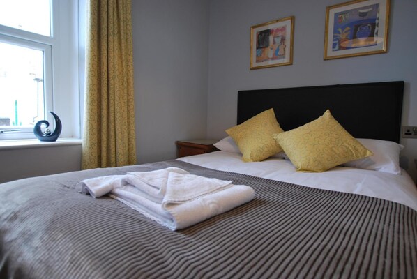 Desk, iron/ironing board, free WiFi, bed sheets