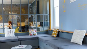 Lobby sitting area - Friday Hostel (Odesa)