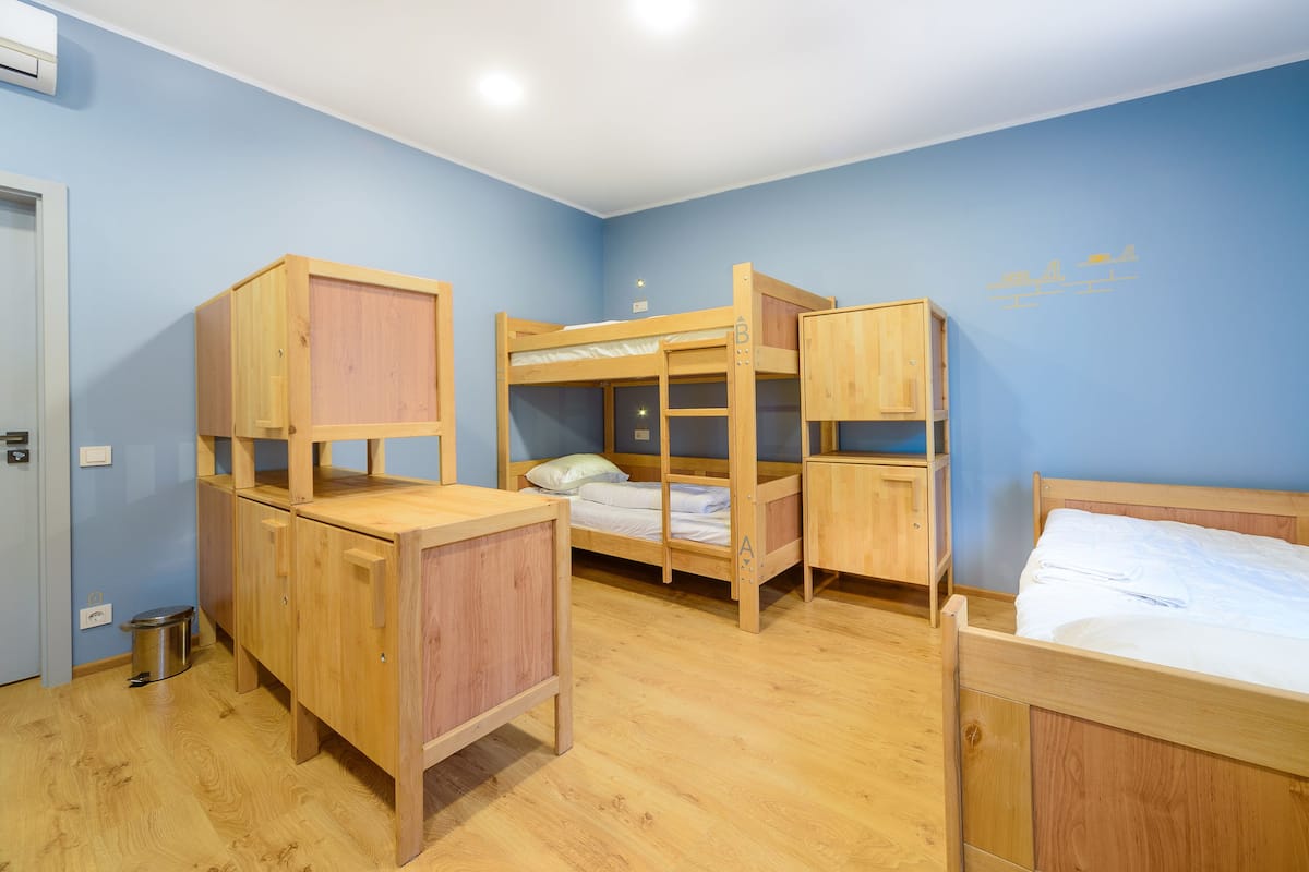 共用宿舍, 男女混合宿舍 (7 guests) | 高級寢具、羽絨被、特厚豪華床墊、房內夾萬