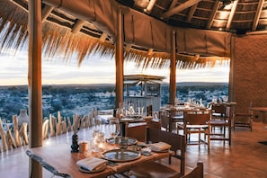 Se sirven desayunos, almuerzos y cenas; cocina local