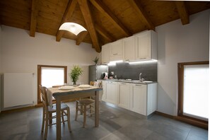 Apartment, 1 Bedroom, Garden View | Private kitchen | Full-sized fridge, stovetop, espresso maker, coffee/tea maker - Agriturismo Mestroni (Campoformido)