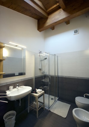 Apartment, 1 Bedroom, Garden View | Bathroom