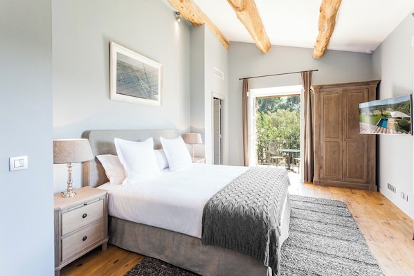 Junior Room, Balcony | Minibar, individually decorated, blackout drapes, soundproofing - Domaine Les Mésanges (Gassin)