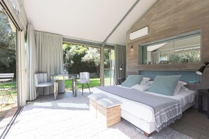 Signature Double Room | Minibar, individually decorated, blackout drapes, soundproofing - Domaine Les Mésanges (Gassin)