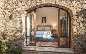 Superior Double Room | Minibar, blackout drapes, soundproofing, individually decorated - Domaine Les Mésanges (Gassin)