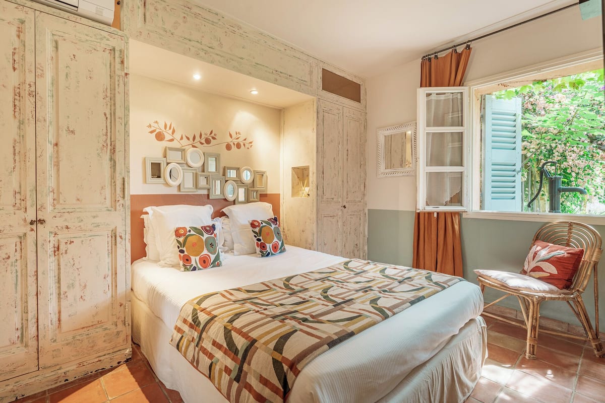 Standard Double Room | Minibar, blackout drapes, soundproofing, individually decorated