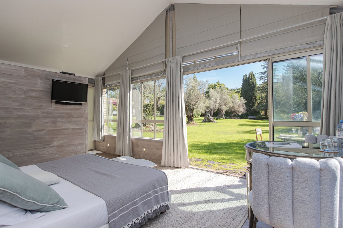 Signature Double Room | 1 bedroom, minibar, individually decorated, blackout drapes