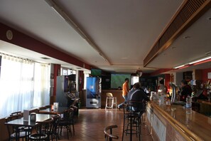 Bar (on property) - Hostal Sandino (Villodrigo)