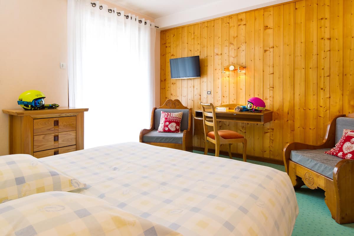 family room | individually decorated, individually furnished, desk, free wifi