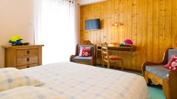 Family Room | Individually decorated, individually furnished, desk, free WiFi