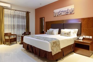 Premium bedding, in-room safe, individually decorated - Frederick's Lodge (Kumasi)