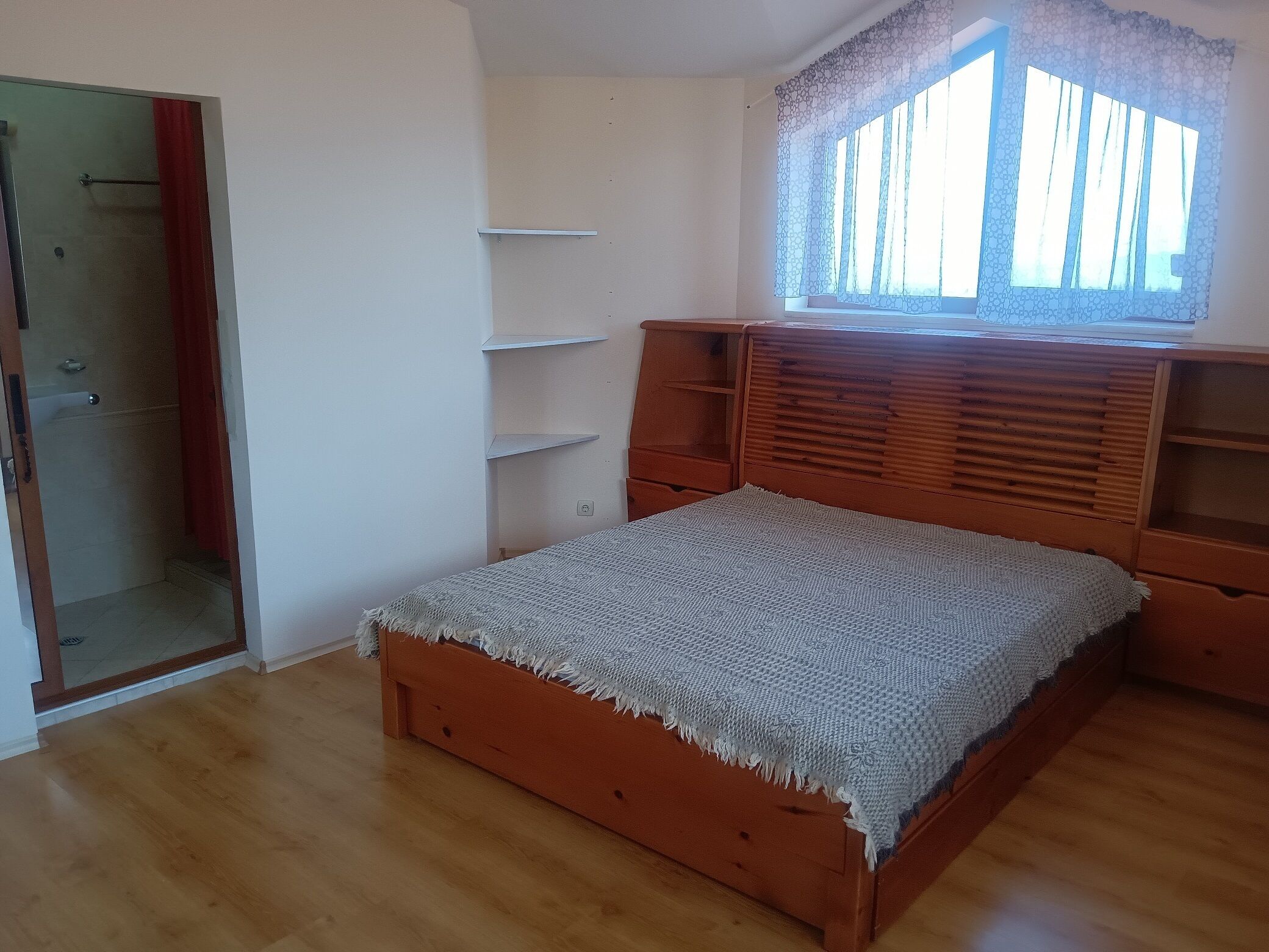 Apartamento de lujo, 2 habitaciones, balcón | 1 dormitorio, tabla de planchar con plancha, wifi gratis y ropa de cama