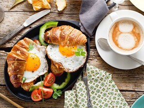 Daily continental breakfast (RUB 450.00 per person)