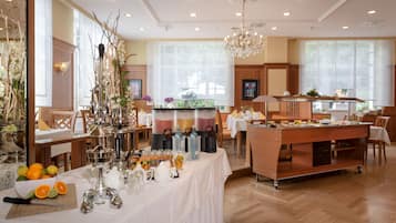 Daily buffet breakfast (EUR 20.50 per person)