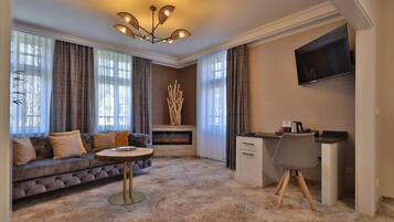 Hypo-allergenic bedding, down comforters, minibar, in-room safe