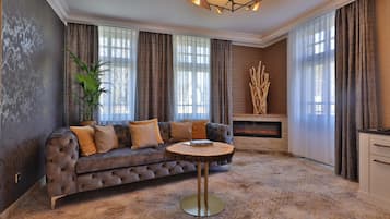 Hypo-allergenic bedding, down duvets, minibar, in-room safe