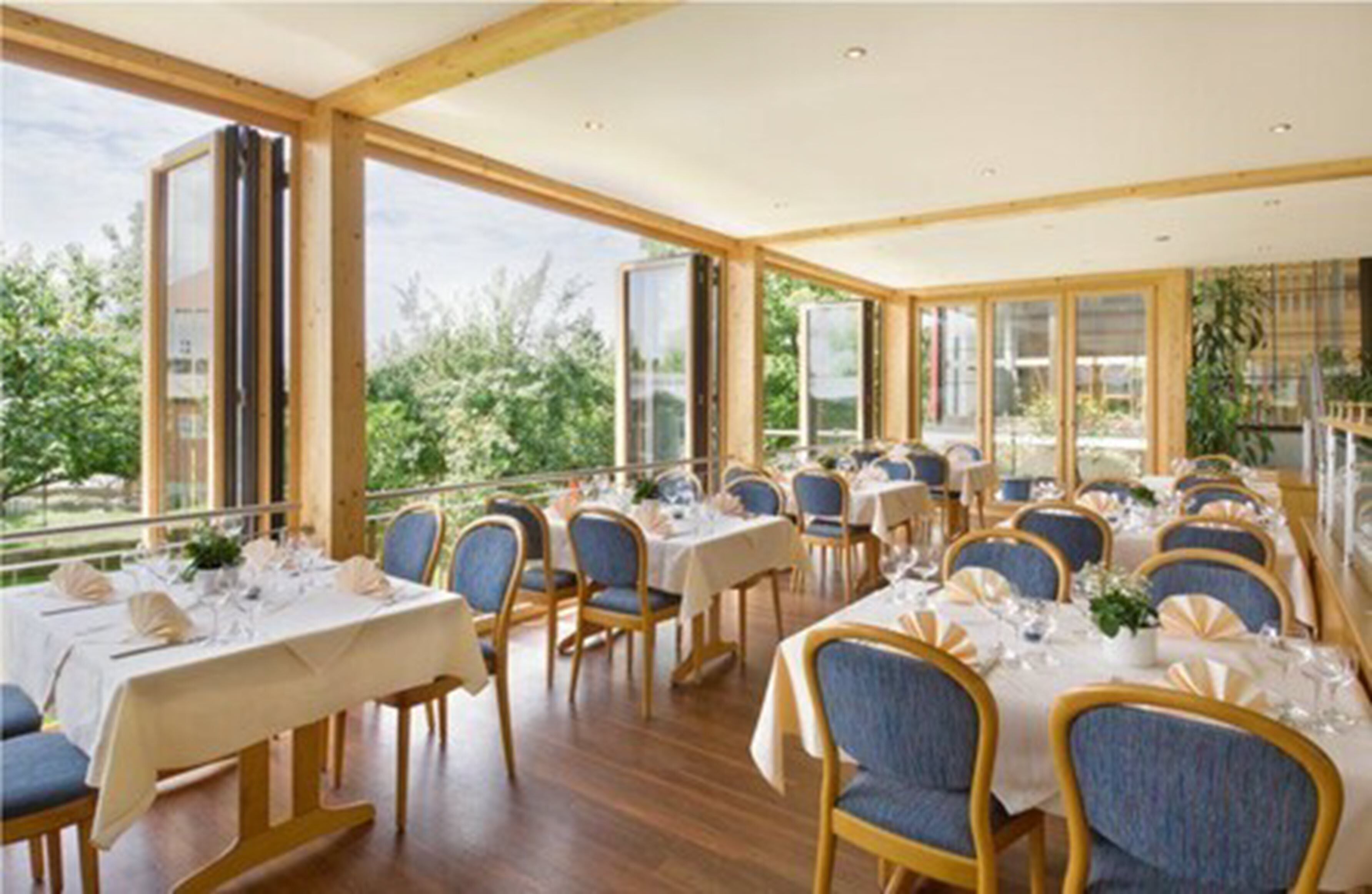 包含每日自助早餐