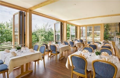 Tägliches inbegriffenes Frühstücksbuffet. Landgasthaus Hotel Maien