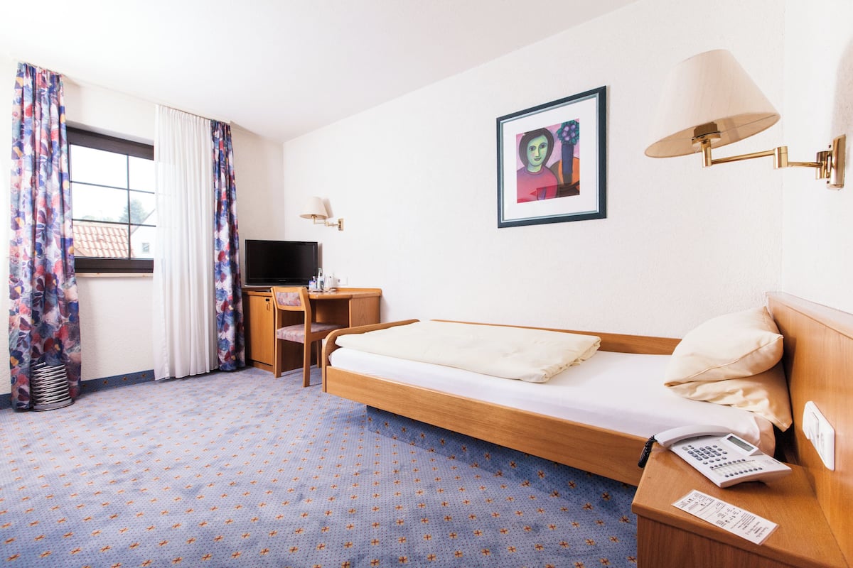 Basic Single Room | In-room safe, desk, blackout drapes, free WiFi