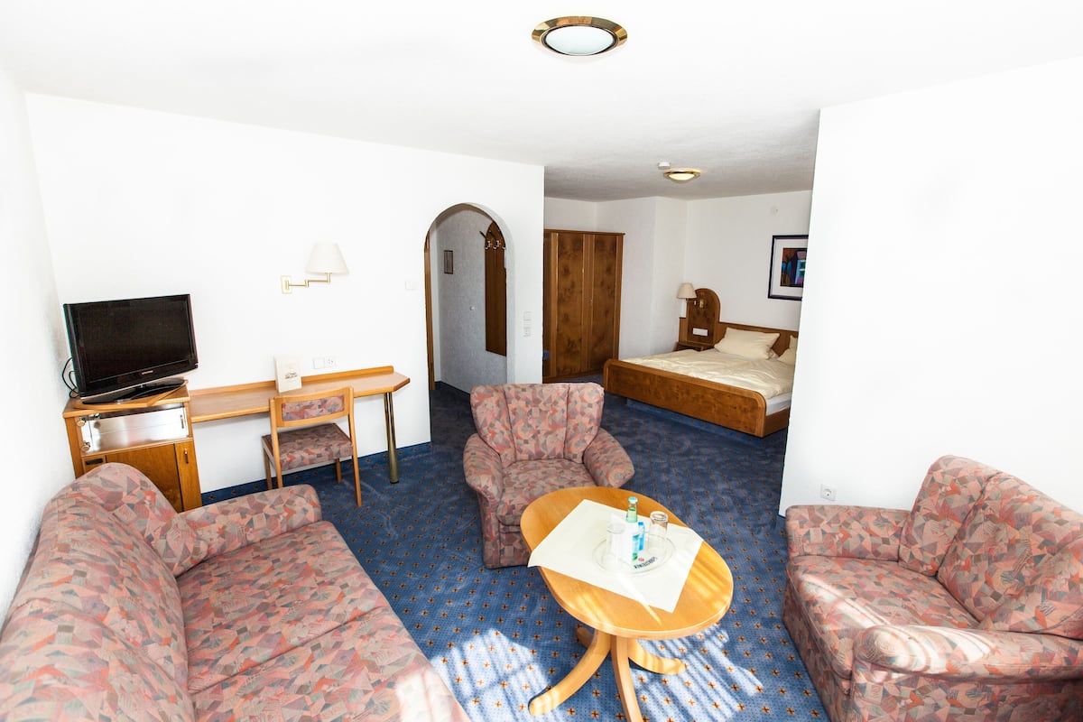 Comfort Double Room | In-room safe, desk, blackout curtains, free WiFi