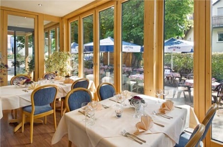 ๋งค์ผ ๋ทํ ๋ฌด๋ฃ ์์นจ ์์ฌ ํฌํจ