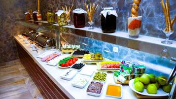 Daily buffet breakfast (AZN 7 per person)