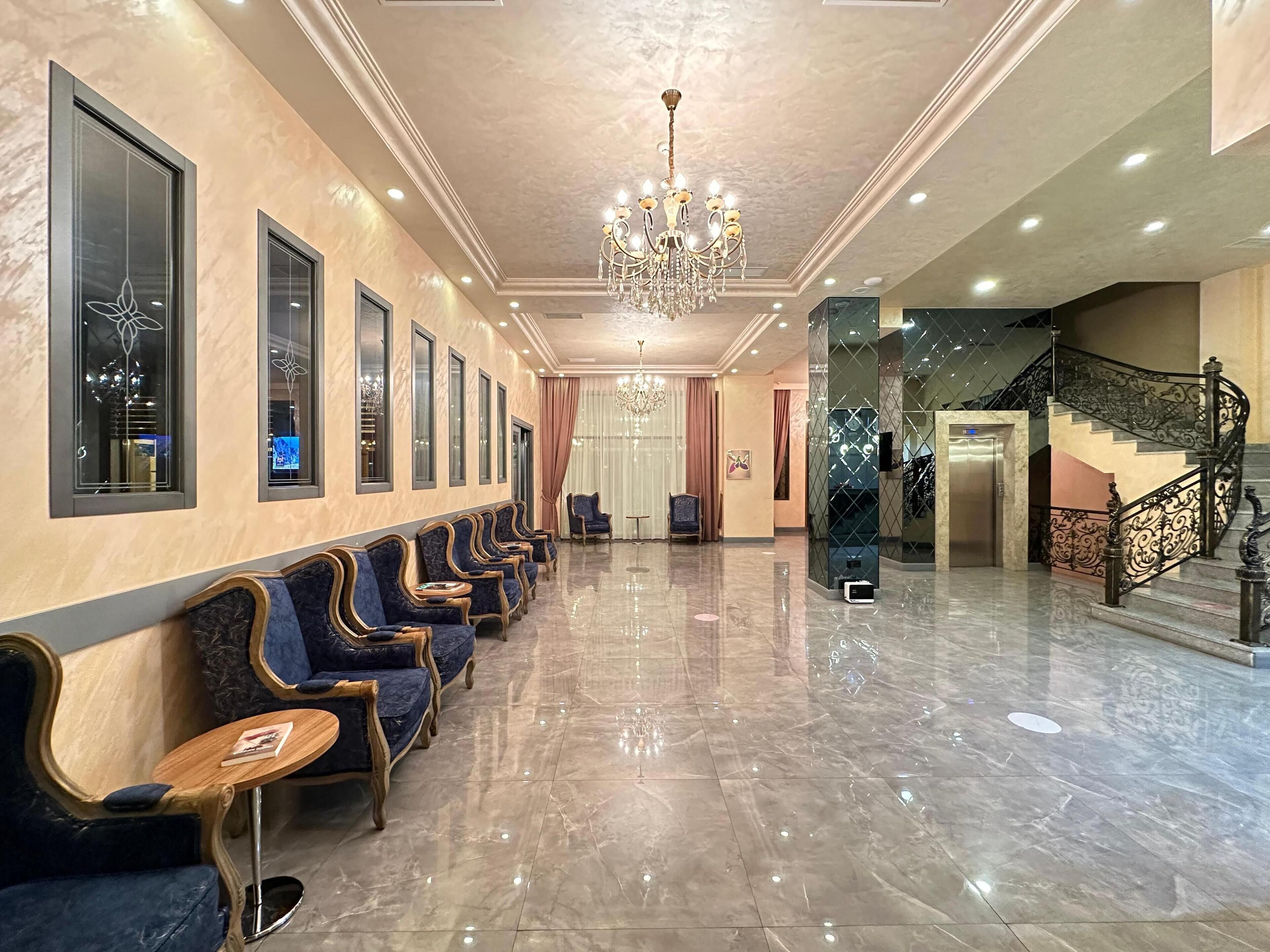 Lobby lounge