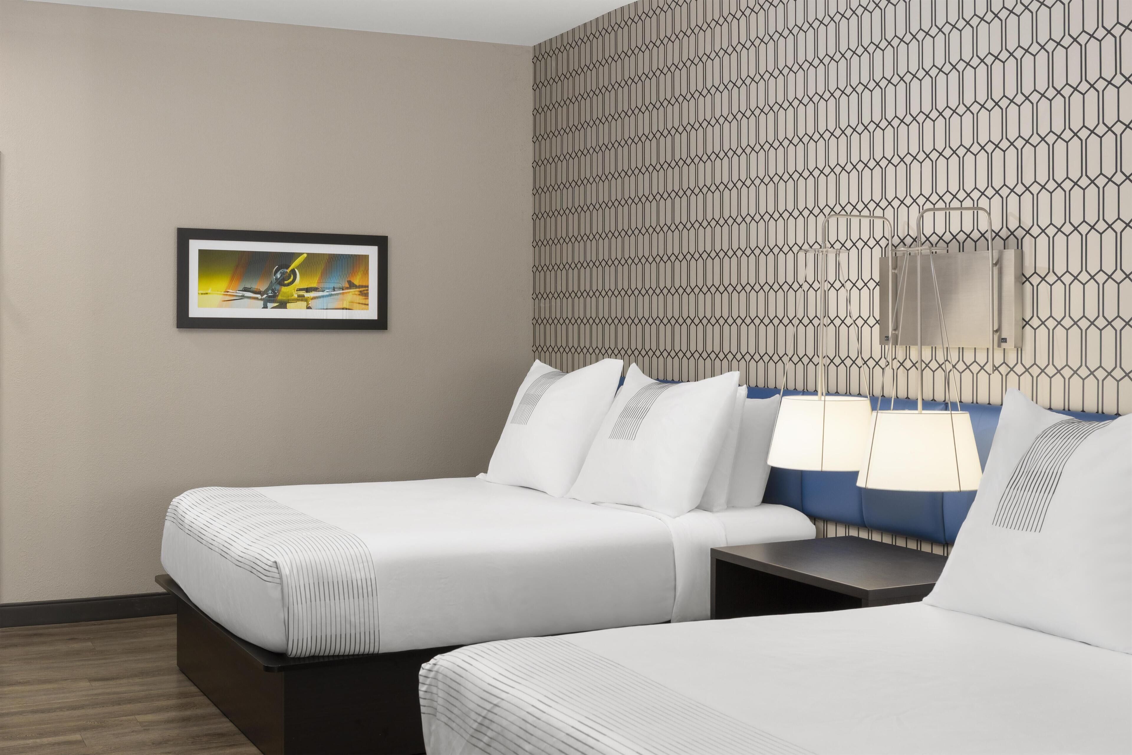 Habitació estàndard, 2 llits de matrimoni, no fumadors, frigorífic i microones | Espai de treball apte per a portàtils i cortines opaques 