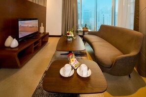 Premium bedding, minibar, in-room safe, desk - The Arch Hotel (Manama)