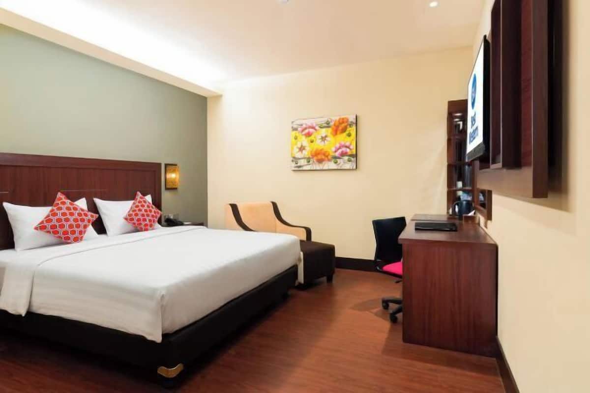 1 habitación, caja de seguridad en la habitación y escritorio