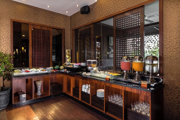 Lunch and dinner served, local and international cuisine - Best Western Senayan (Jakarta)