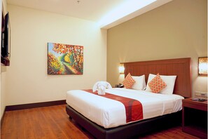 Kamar Eksekutif, 1 Tempat Tidur Double, Bebas Asap Rokok, tanpa jendela | Brankas, meja kerja, ruang kerja ramah laptop, dan setrika/meja setrika