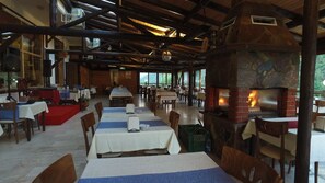 Breakfast, lunch and dinner served  - Abant Kartal Yuvasi Hotel (Bolu)