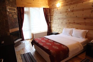 Minibar, desk, iron/ironing board, bed sheets - Abant Kartal Yuvasi Hotel (Bolu)
