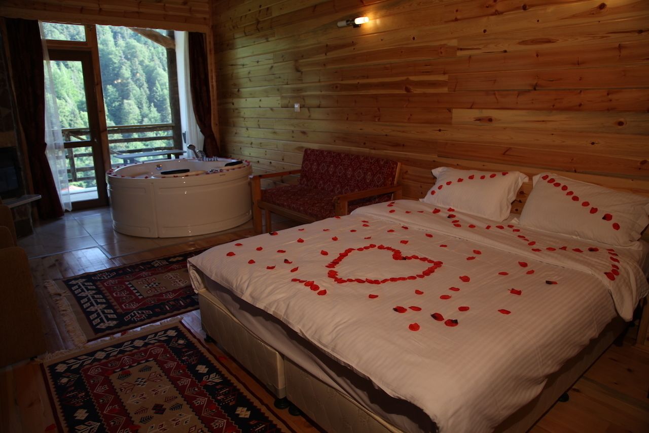 Phòng Suite, bồn tắm thủy lực | Minibar, bàn, bàn ủi/dụng cụ ủi quần áo, bộ trải giường 