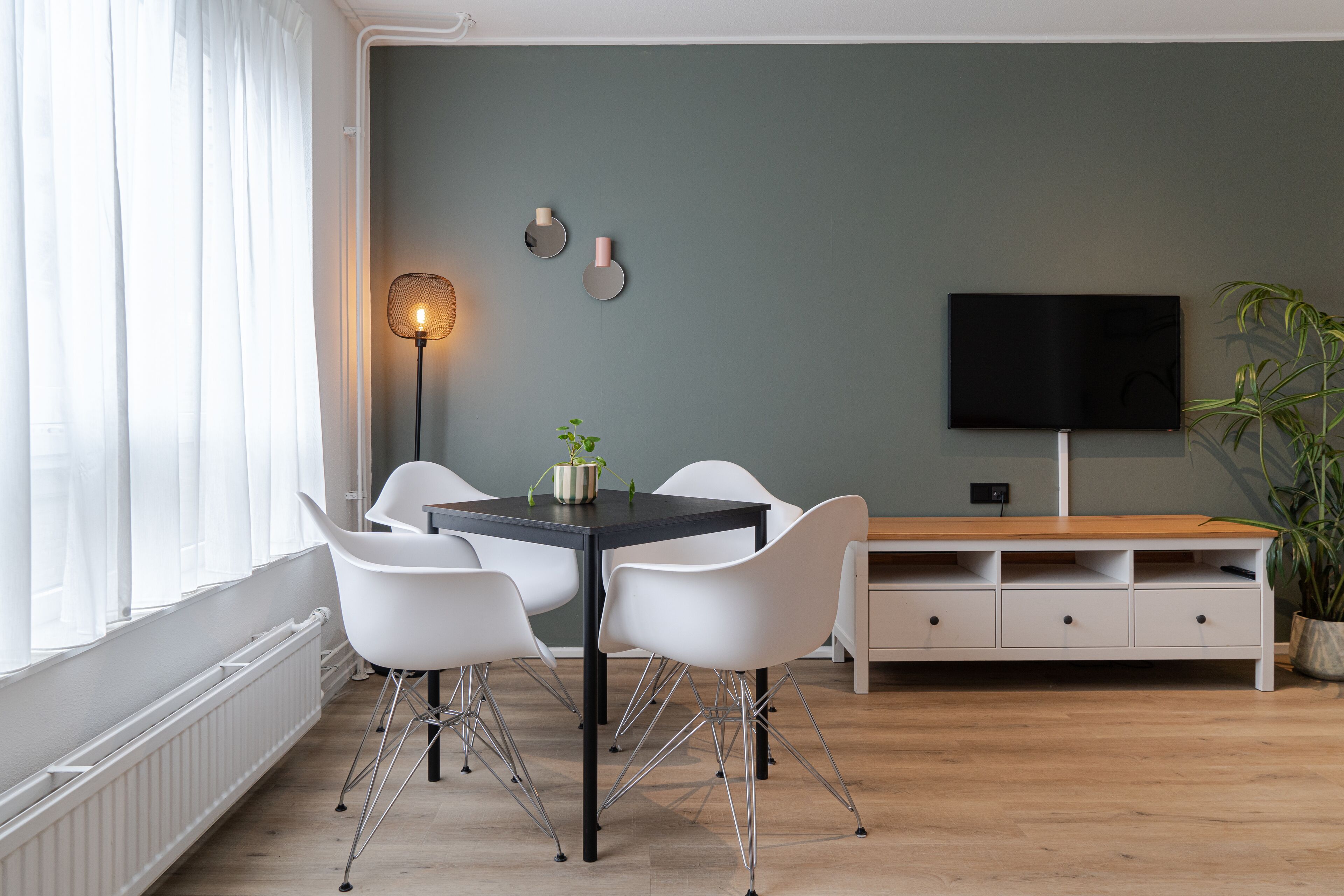 Familienapartment | Wohnbereich | 40-Zoll-Flachbildfernseher mit Kabelempfang