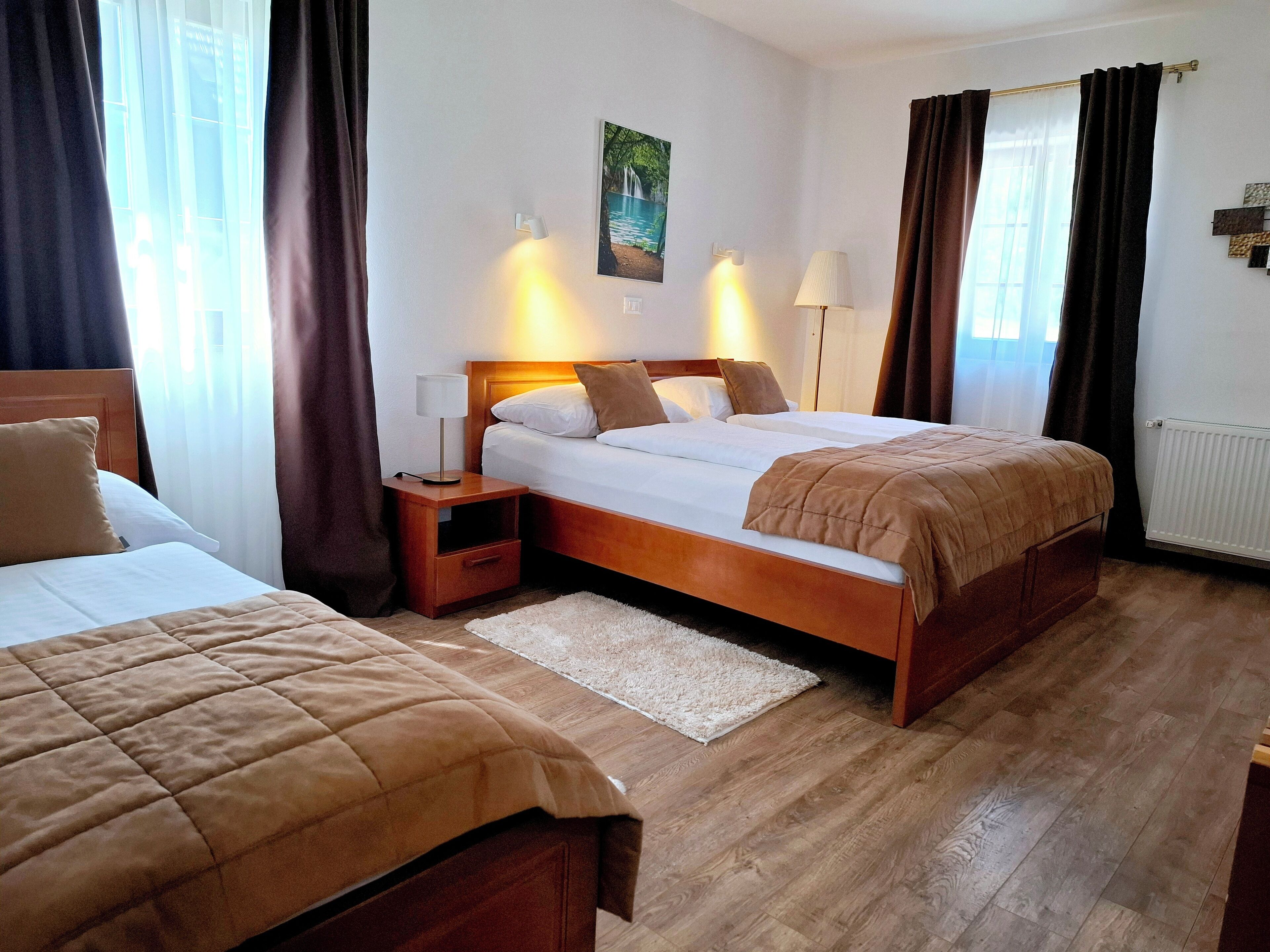 Deluxe Triple Room | Minibar, in-room safe, desk, soundproofing