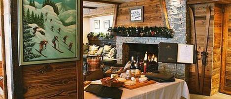 Café da manhã, almoço e jantar; culinária regional