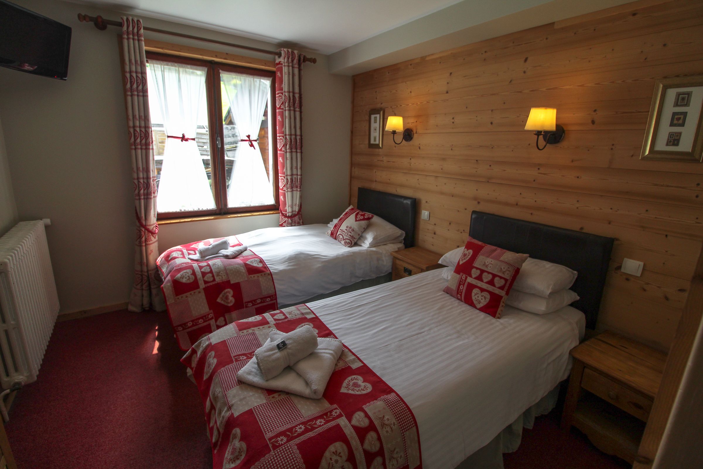 twin room, bathtub | egyptian cotton sheets, premium bedding, individually decorated