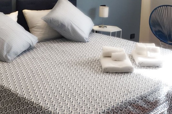 Habitación Deluxe con 1 cama doble o 2 individuales | Ropa de cama de alta calidad, edredones de plumas, escritorio