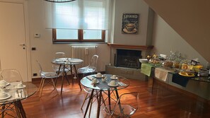 包含每日自助早餐