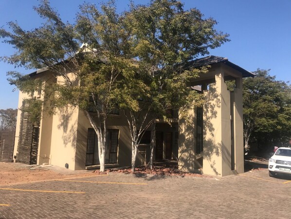 Mặt tiền nơi lưu trú