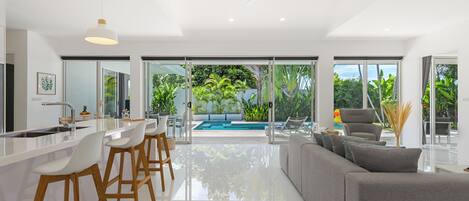 Vila Mewah | 3 kamar tidur, brankas, meja kerja, dan ruang kerja ramah laptop