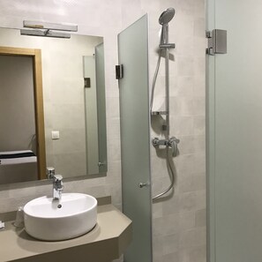 Double or Twin Room | Bathroom