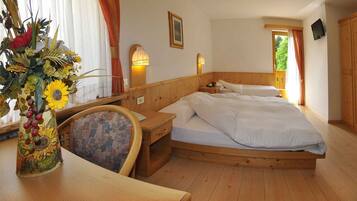 Doppel- oder Zweibettzimmer