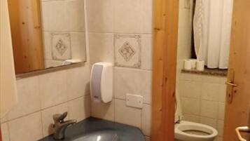 Doppel- oder Zweibettzimmer | Badezimmer