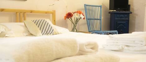 Apartment, 1 Bedroom | 1 bedroom, desk, iron/ironing board, free cribs/infant beds