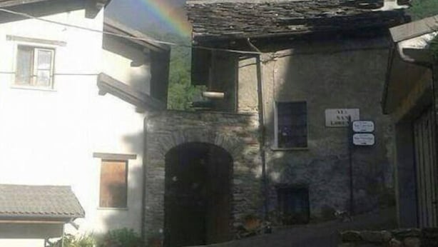 A rustic building with a stone facade and a traditional pitched roof. - Relais des Alpes (Giaglione)